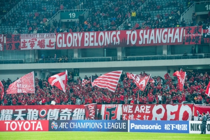 Fanblock von chinesischen Fußballanhängern