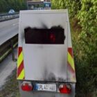 pol-pprp-mobiler-radaranhaenger-in-brand-gesetzt