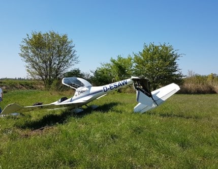 beschädigtes Flugzeug220419