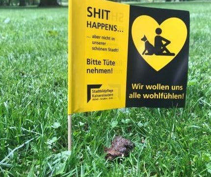 Hundekot_Fähnchen_Volkspark_SK